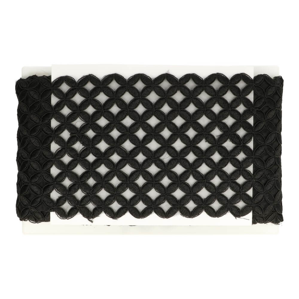 Trim embroidered retro design on tulle - 6.9m