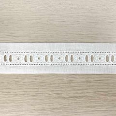 Broderie anglaise trim white - 25m