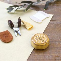 Cohana Needle rest with scissors - Awaji Kawara - 1pc