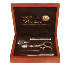Embroidery accessories set in rosewood box - 1pc